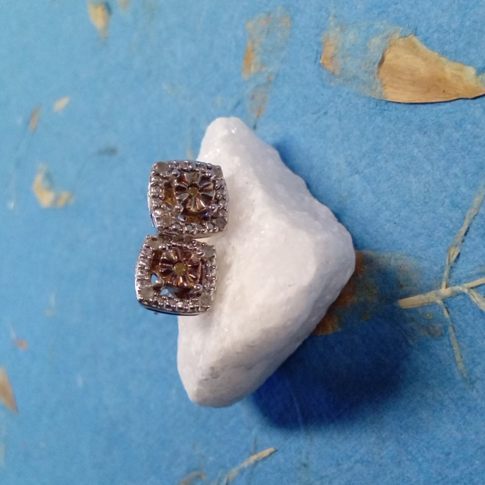 Gold Diamond Stud Earrings - Picture 4 of 7